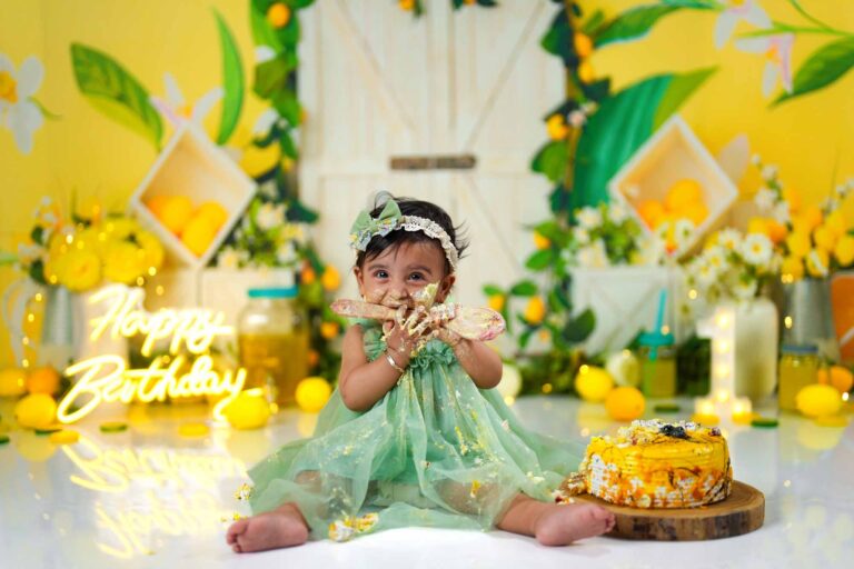 Cake Smash Shooting mit Zitronentorte und Sommerdeko zum 1. Geburtstag in Wien